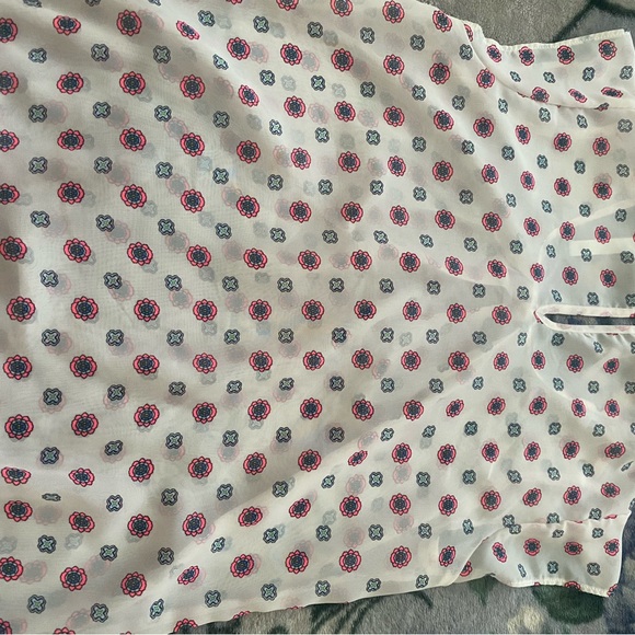 Ladies Printed Blouse - Picture 8 of 8